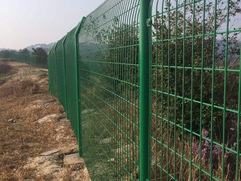 荷兰网立柱